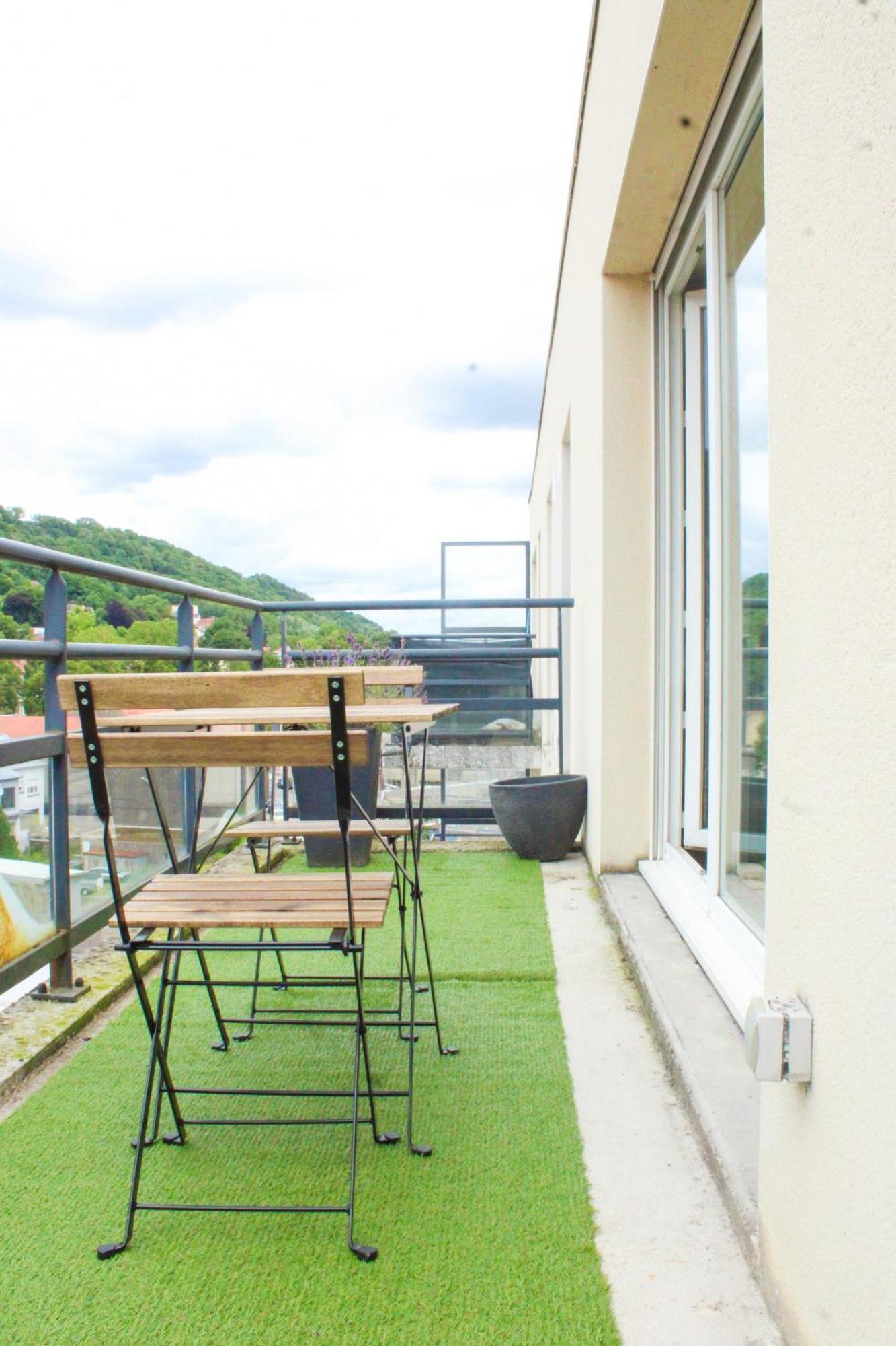 Theskyfall , Cosy Appartement, Terrasse & Parking Apartment *