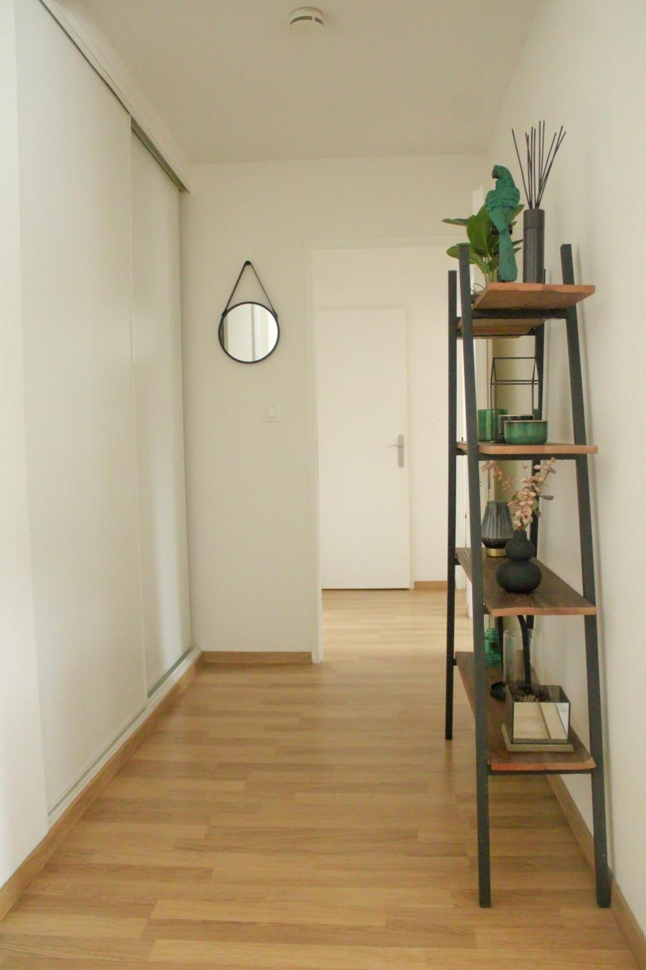 Apartment Theskyfall , Cosy Appartement, Terrasse & Parking Longwy