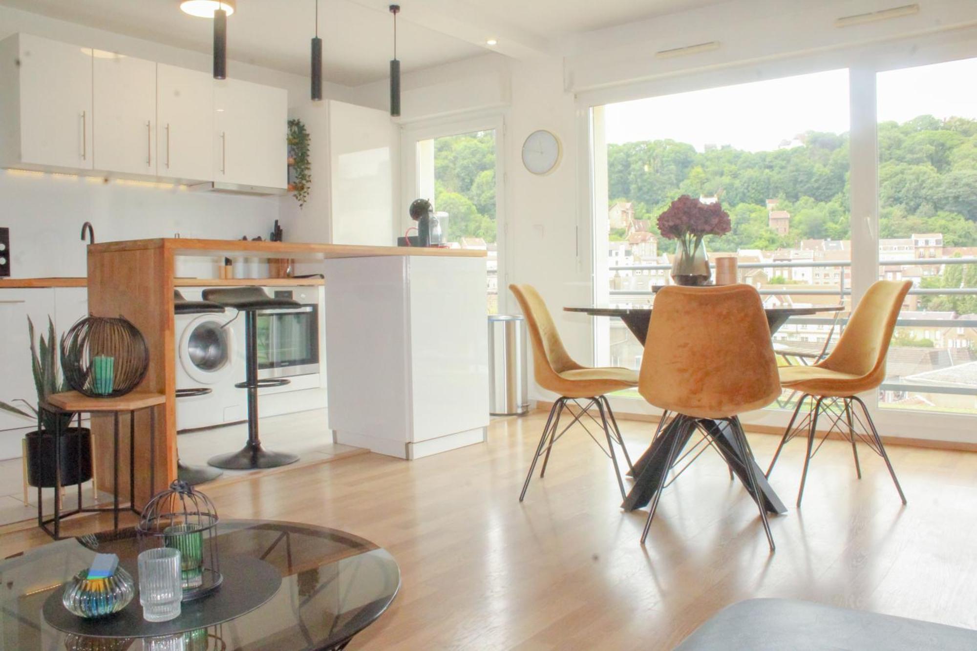 Theskyfall , Cosy Appartement, Terrasse & Parking