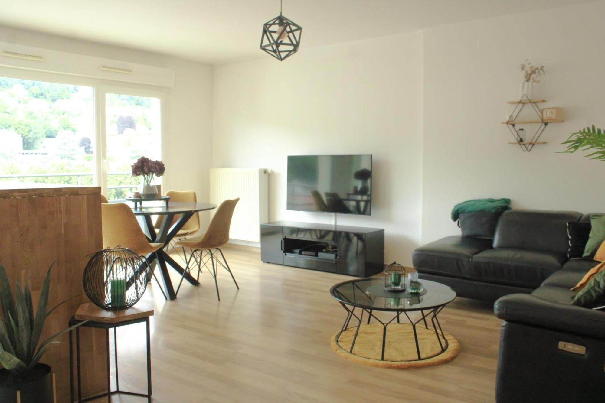 Apartment Theskyfall , Cosy Appartement, Terrasse & Parking *